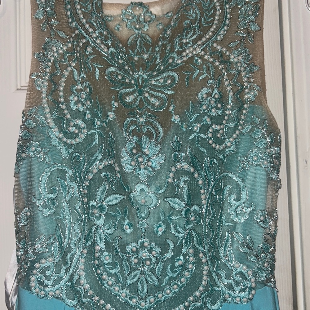 BEAUTIFUL LACE TOP FORMAL GOWN